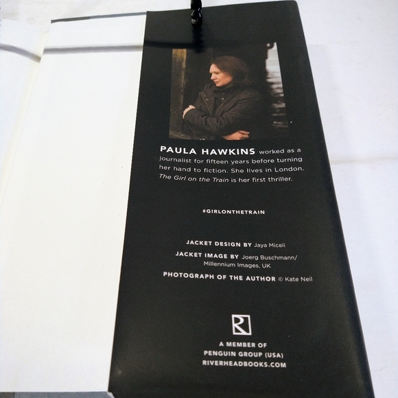 The Girl on the Train : A Novel by Paula Hawkins (2015, Trade Paperback) New7 - Picture 5 of 6